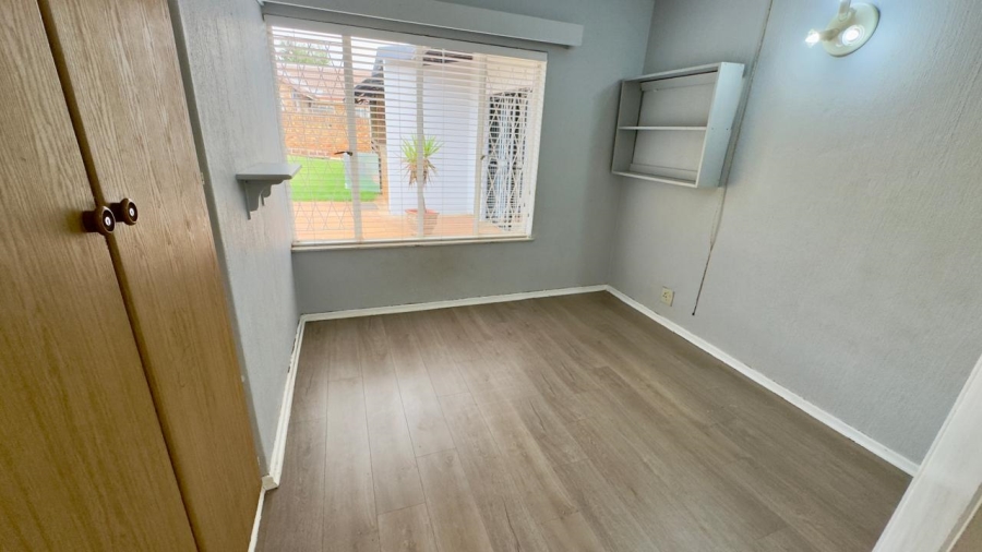 5 Bedroom Property for Sale in Eldoraigne Gauteng