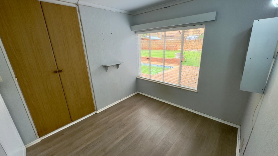 5 Bedroom Property for Sale in Eldoraigne Gauteng