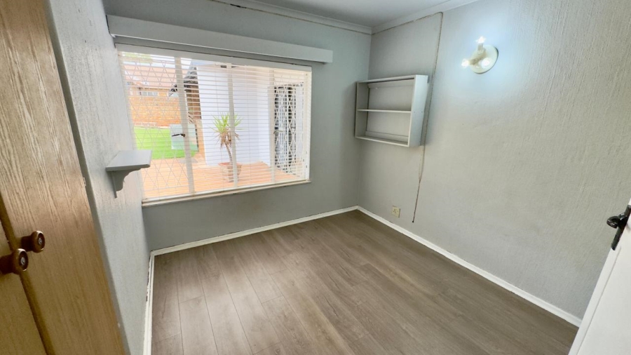 5 Bedroom Property for Sale in Eldoraigne Gauteng