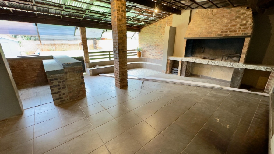 5 Bedroom Property for Sale in Eldoraigne Gauteng