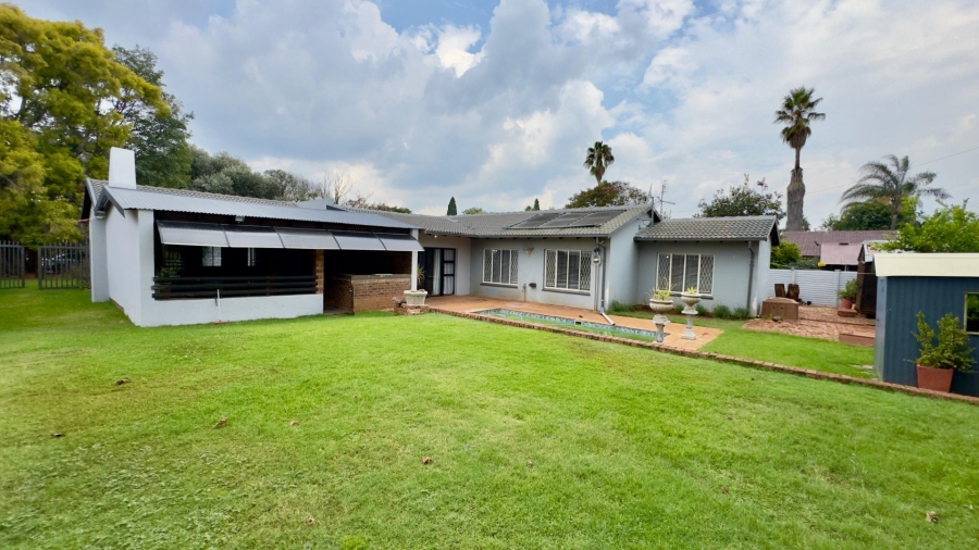 5 Bedroom Property for Sale in Eldoraigne Gauteng
