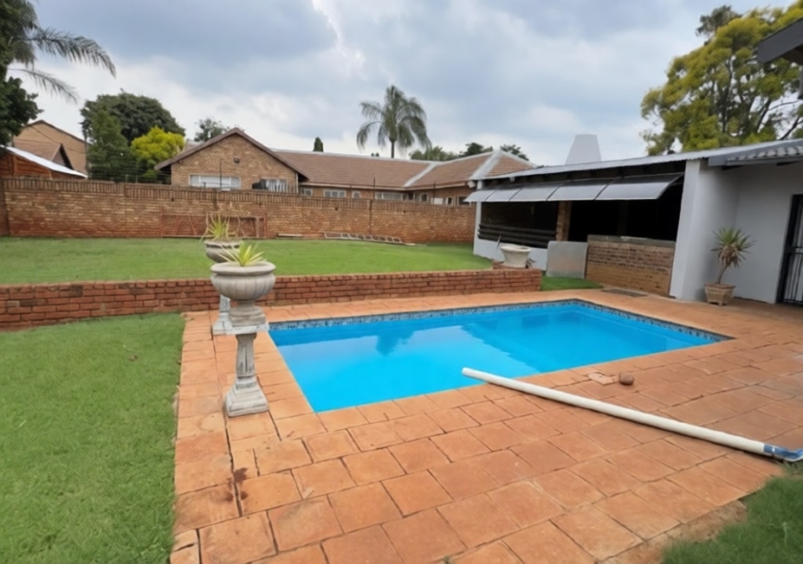 5 Bedroom Property for Sale in Eldoraigne Gauteng