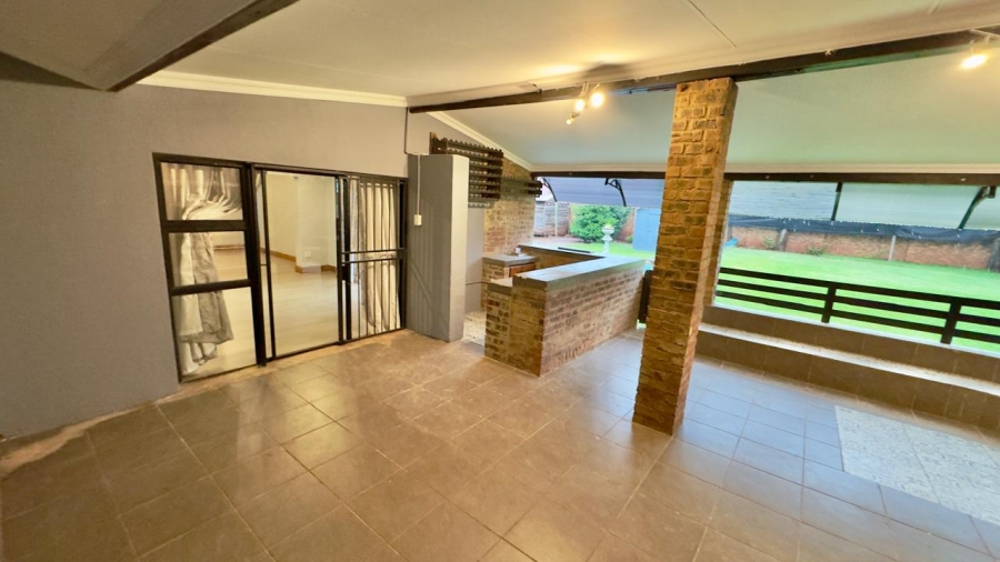 5 Bedroom Property for Sale in Eldoraigne Gauteng