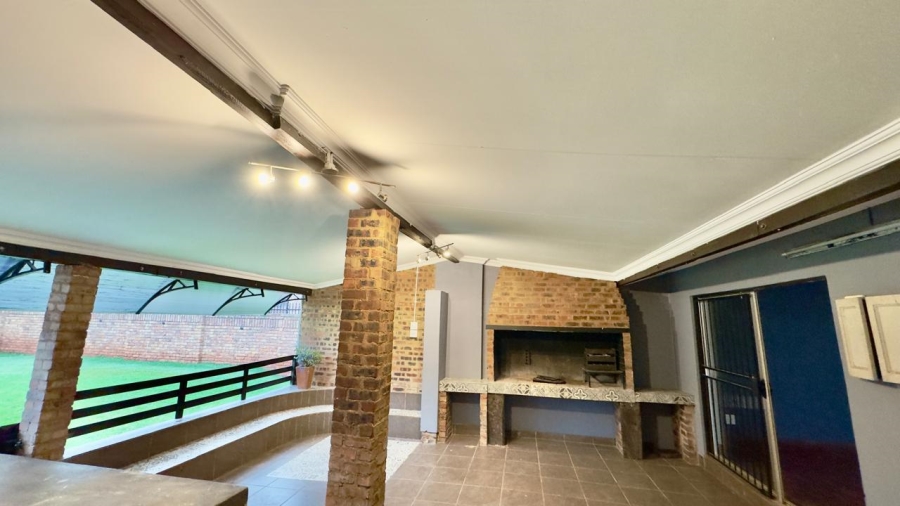5 Bedroom Property for Sale in Eldoraigne Gauteng