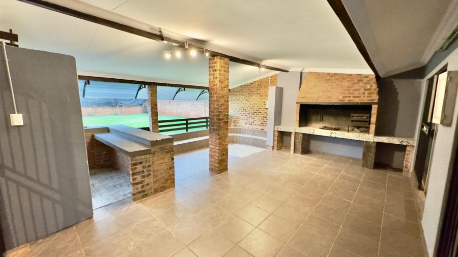 5 Bedroom Property for Sale in Eldoraigne Gauteng