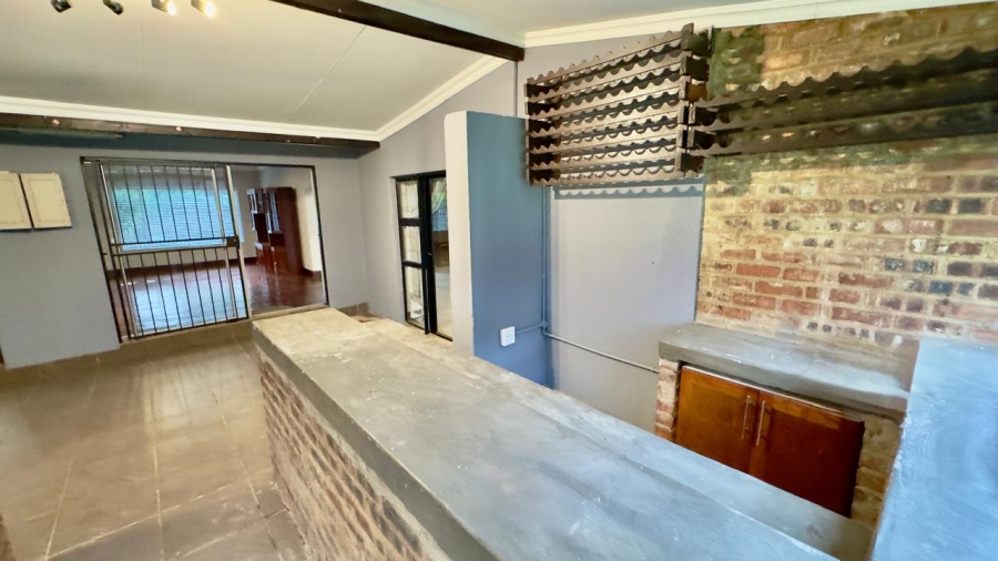 5 Bedroom Property for Sale in Eldoraigne Gauteng