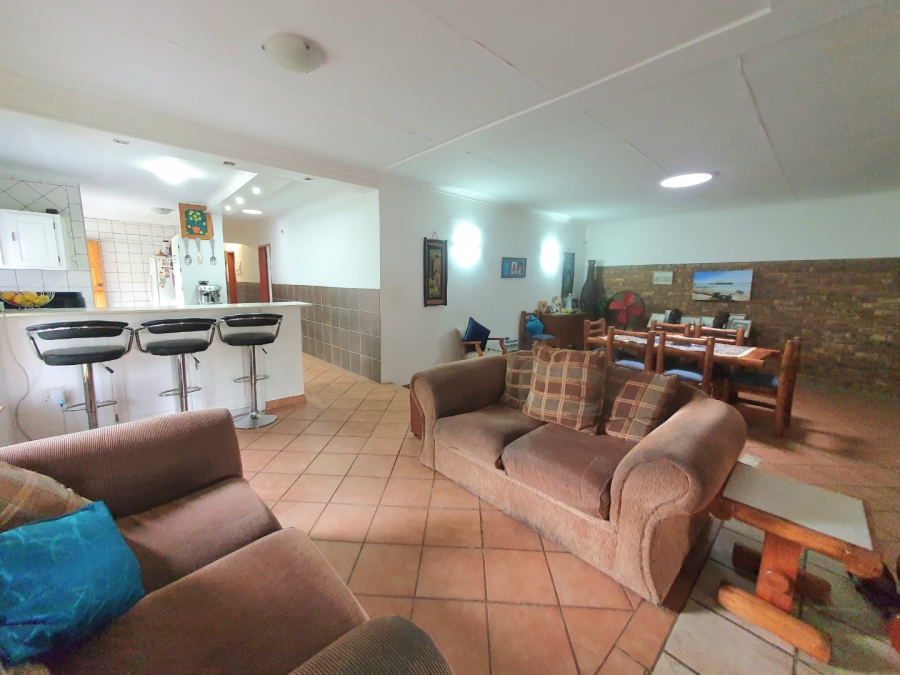 6 Bedroom Property for Sale in Tileba Gauteng