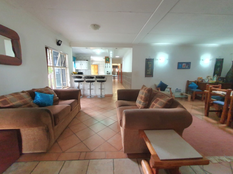 6 Bedroom Property for Sale in Tileba Gauteng