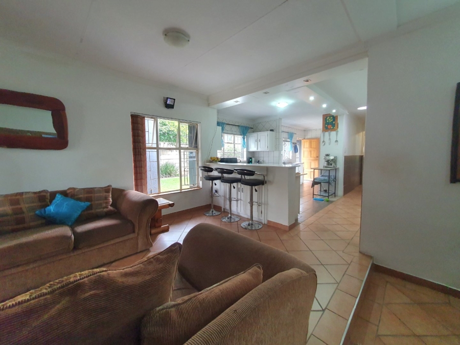 6 Bedroom Property for Sale in Tileba Gauteng