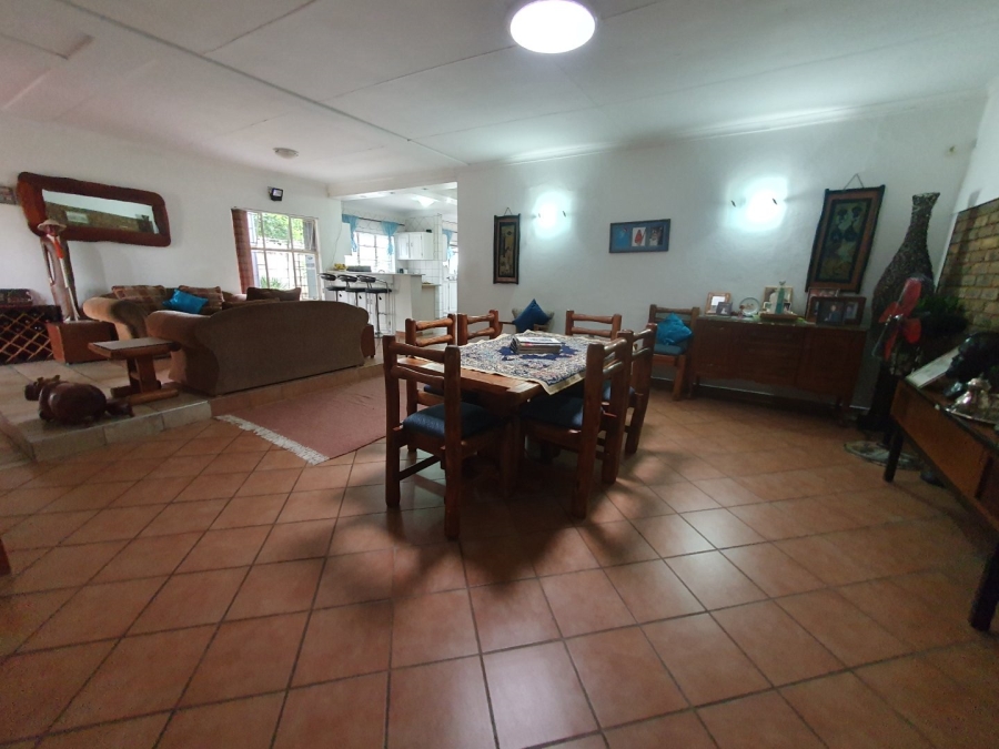 6 Bedroom Property for Sale in Tileba Gauteng