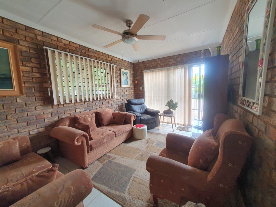 6 Bedroom Property for Sale in Tileba Gauteng