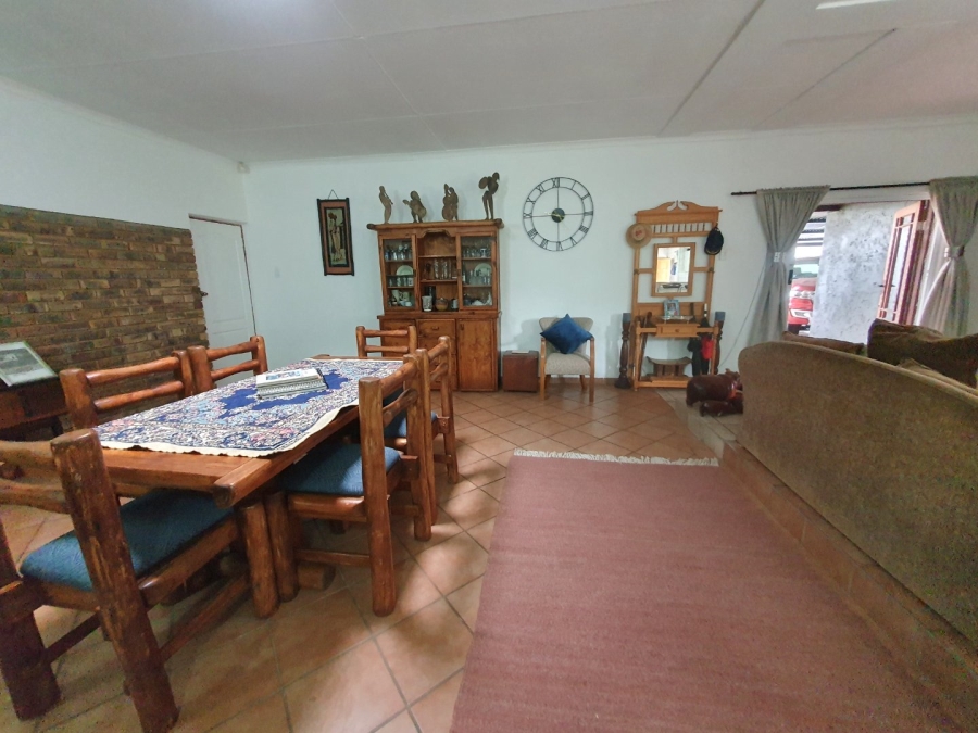6 Bedroom Property for Sale in Tileba Gauteng
