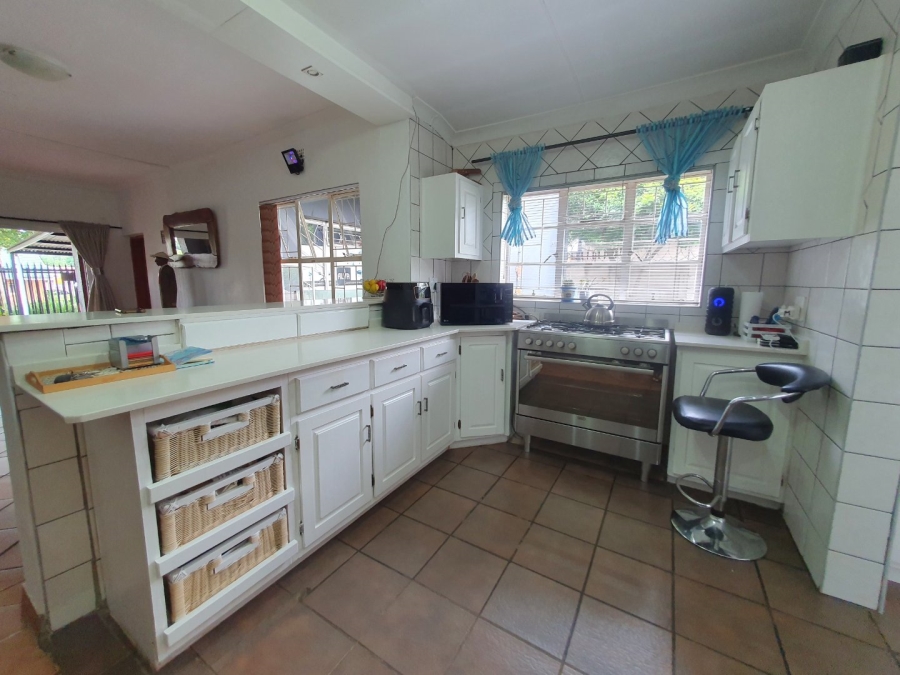 6 Bedroom Property for Sale in Tileba Gauteng