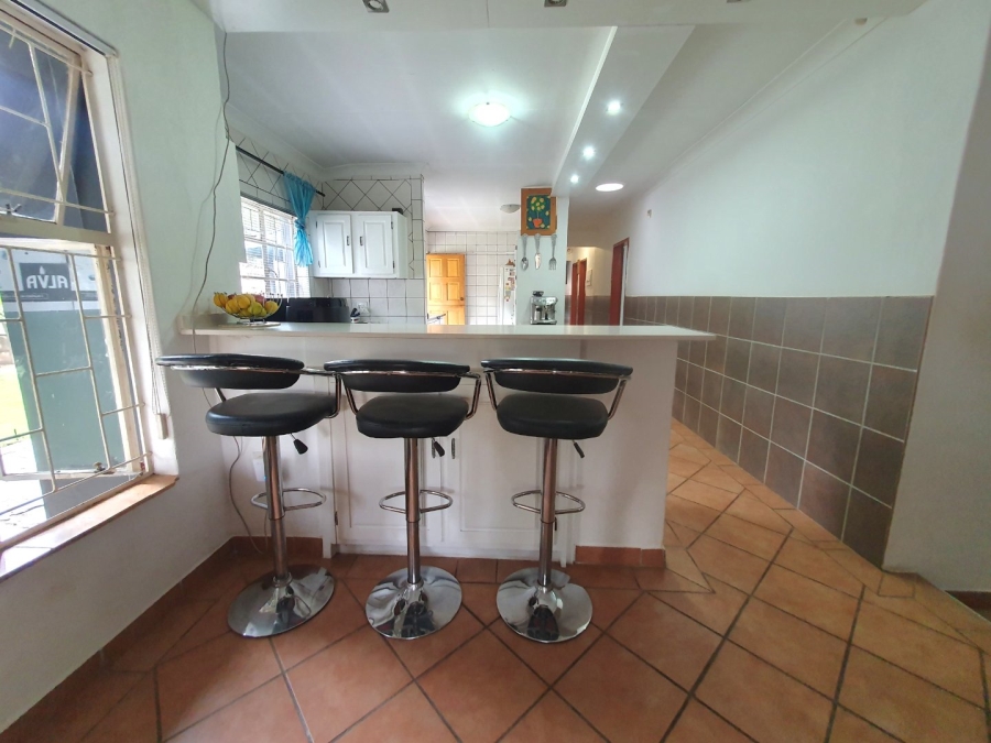 6 Bedroom Property for Sale in Tileba Gauteng