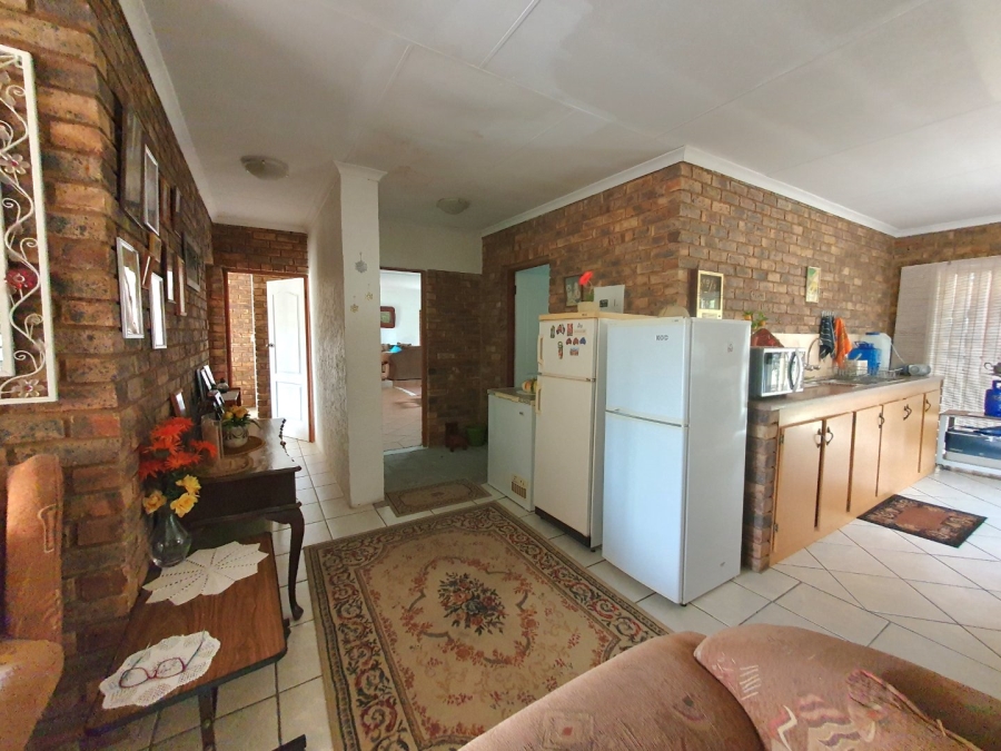 6 Bedroom Property for Sale in Tileba Gauteng