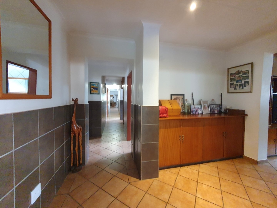 6 Bedroom Property for Sale in Tileba Gauteng