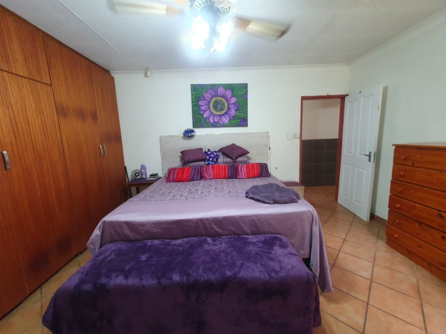 6 Bedroom Property for Sale in Tileba Gauteng