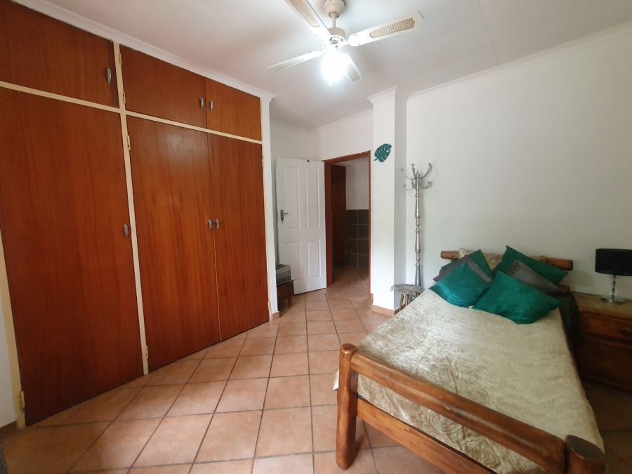 6 Bedroom Property for Sale in Tileba Gauteng