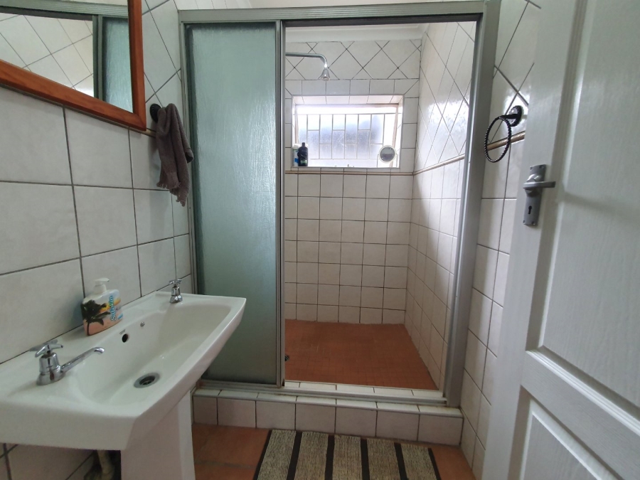 6 Bedroom Property for Sale in Tileba Gauteng