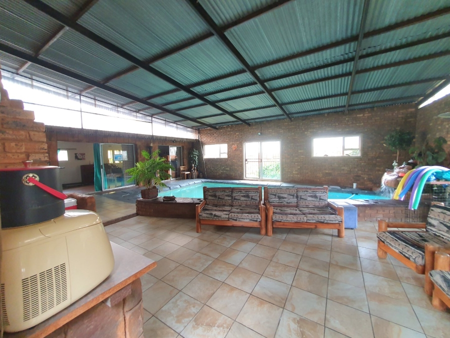 6 Bedroom Property for Sale in Tileba Gauteng