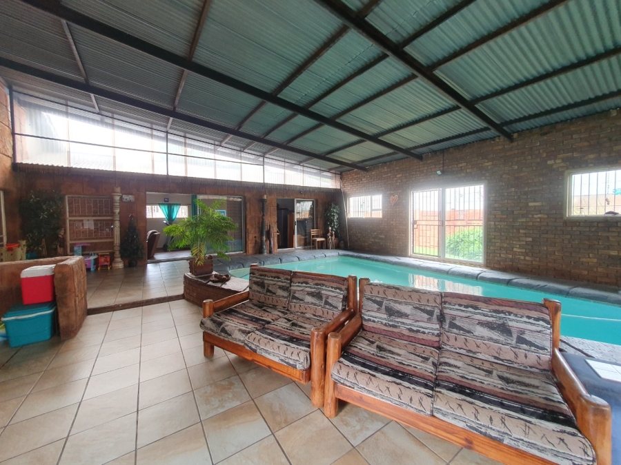 6 Bedroom Property for Sale in Tileba Gauteng