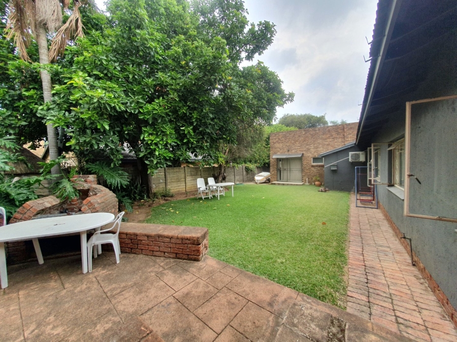 6 Bedroom Property for Sale in Tileba Gauteng