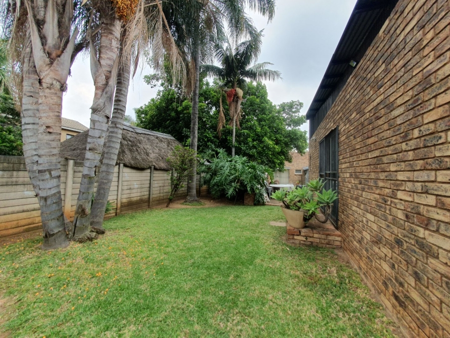 6 Bedroom Property for Sale in Tileba Gauteng
