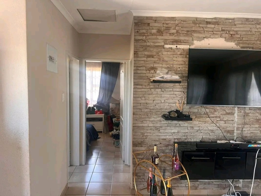 2 Bedroom Property for Sale in Mohlakeng Gauteng