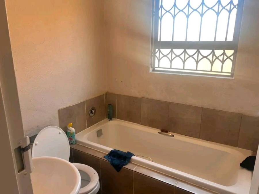 2 Bedroom Property for Sale in Mohlakeng Gauteng