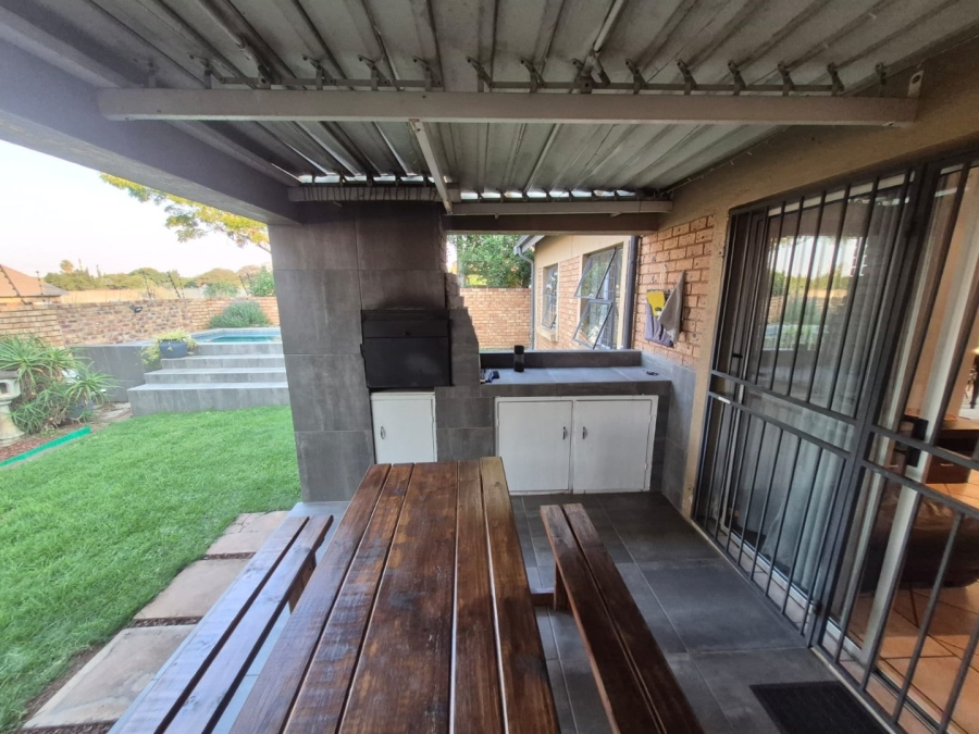 2 Bedroom Property for Sale in Equestria Gauteng