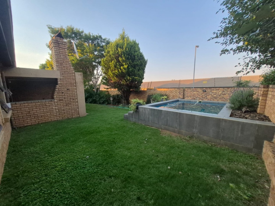 2 Bedroom Property for Sale in Equestria Gauteng