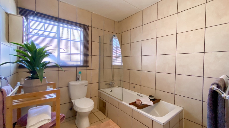 2 Bedroom Property for Sale in Comet Gauteng