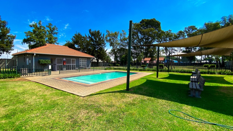 2 Bedroom Property for Sale in Comet Gauteng