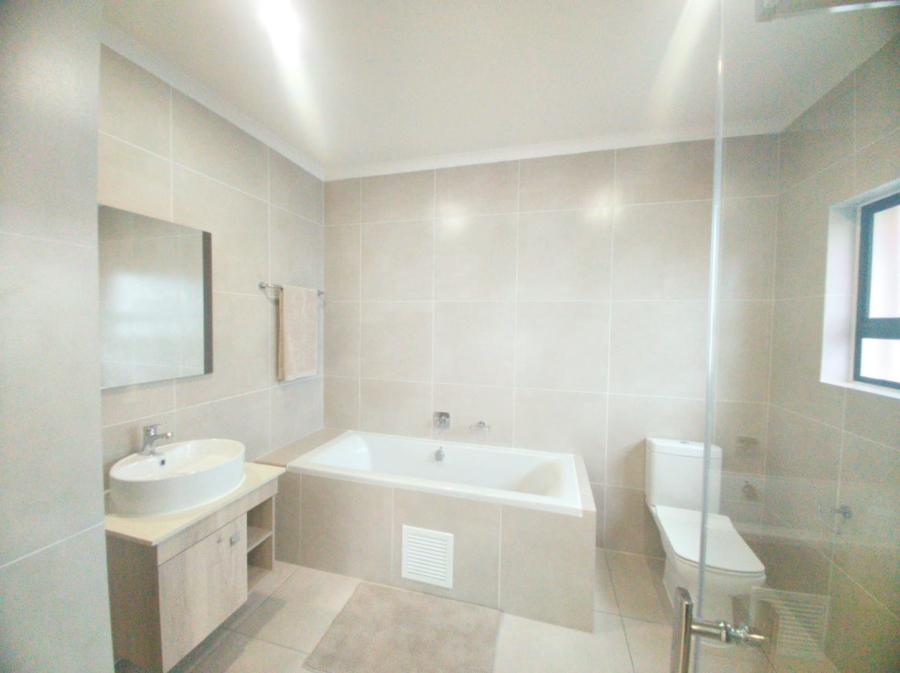 1 Bedroom Property for Sale in Greenstone Ridge Gauteng