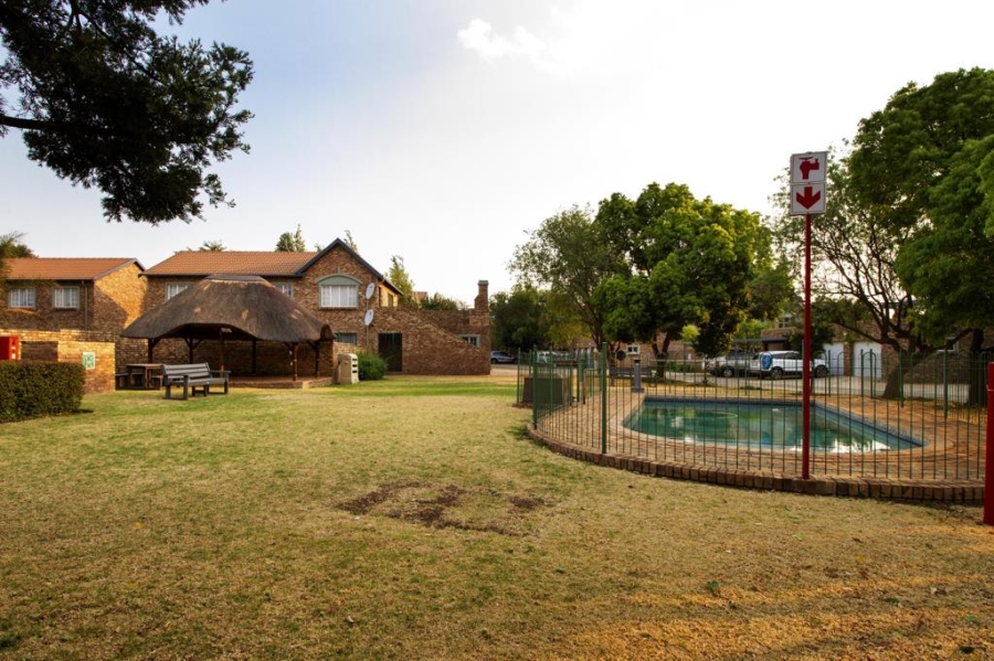 2 Bedroom Property for Sale in Rietvalleirand Gauteng