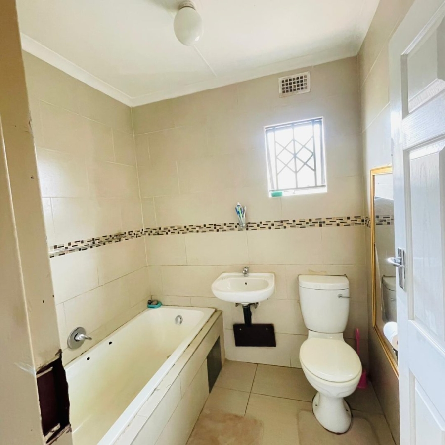 2 Bedroom Property for Sale in Katlehong South Gauteng