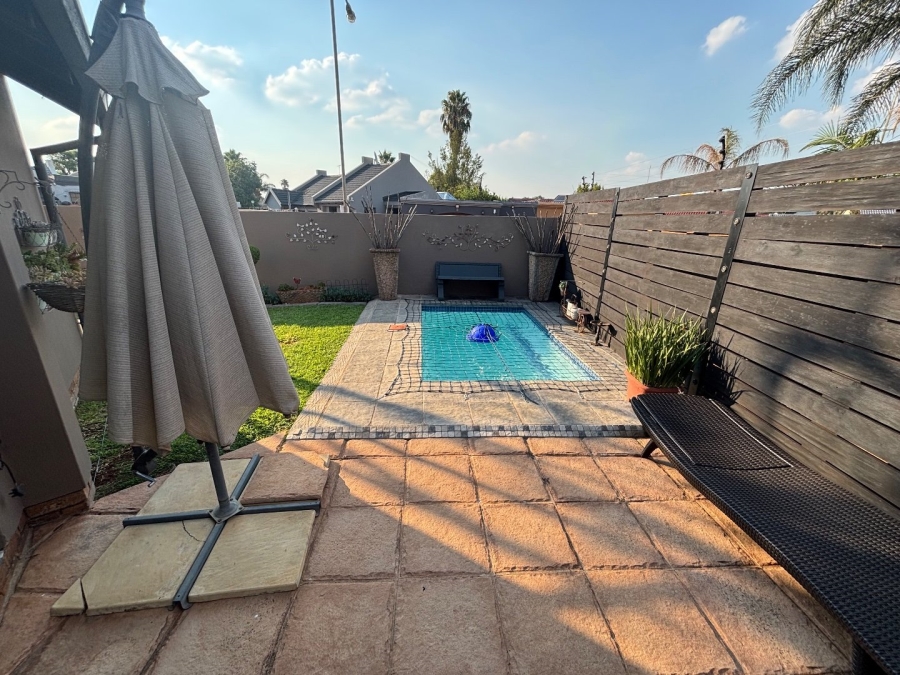 2 Bedroom Property for Sale in Doornpoort Gauteng