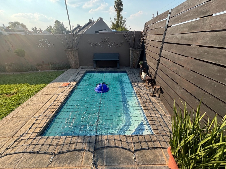 2 Bedroom Property for Sale in Doornpoort Gauteng