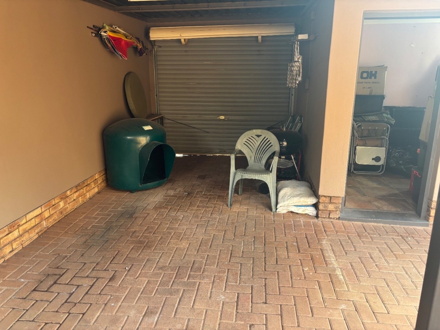 2 Bedroom Property for Sale in Doornpoort Gauteng