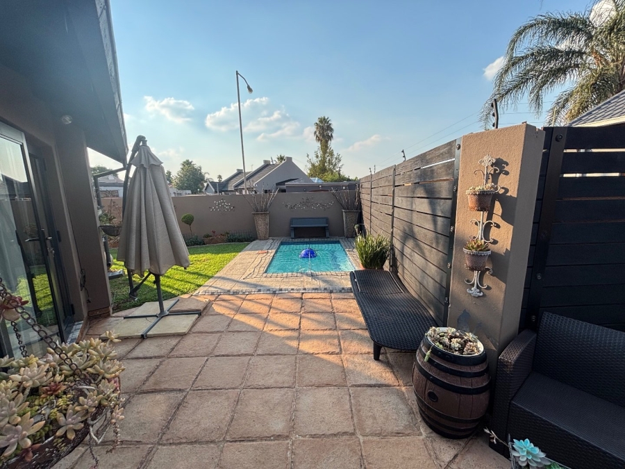 2 Bedroom Property for Sale in Doornpoort Gauteng