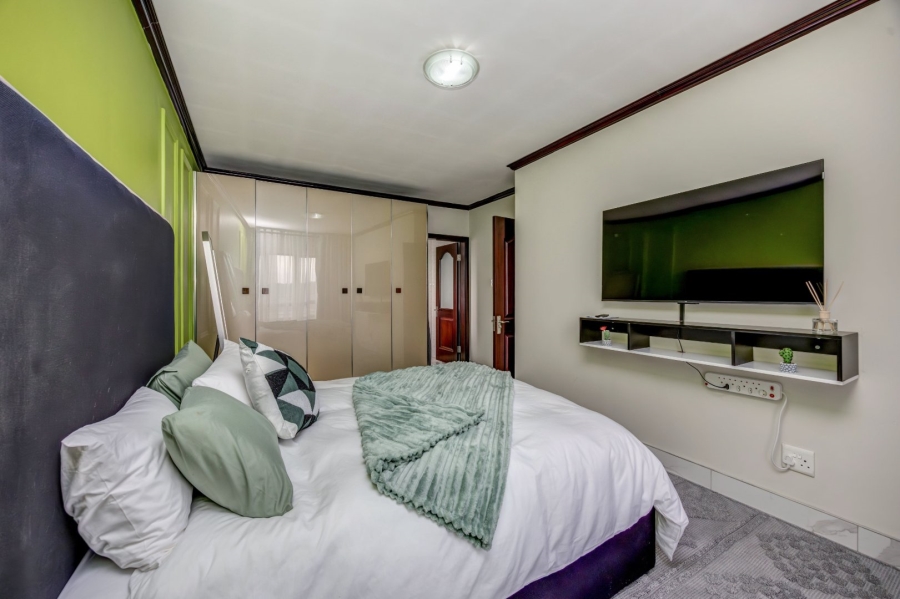 To Let 2 Bedroom Property for Rent in Maroeladal Gauteng