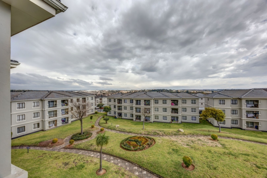 To Let 2 Bedroom Property for Rent in Maroeladal Gauteng