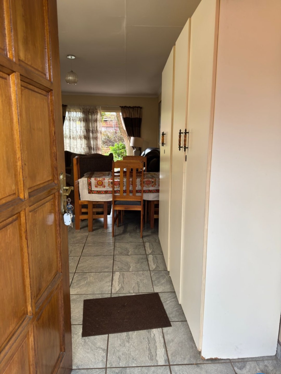 3 Bedroom Property for Sale in Die Hoewes Gauteng