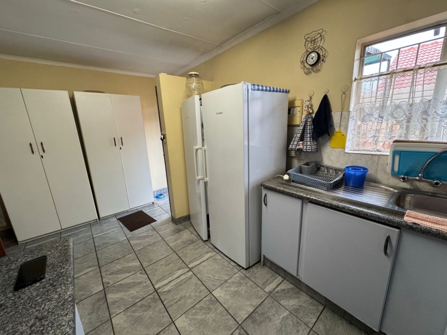 3 Bedroom Property for Sale in Die Hoewes Gauteng