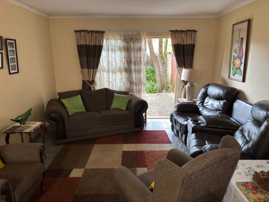 3 Bedroom Property for Sale in Die Hoewes Gauteng