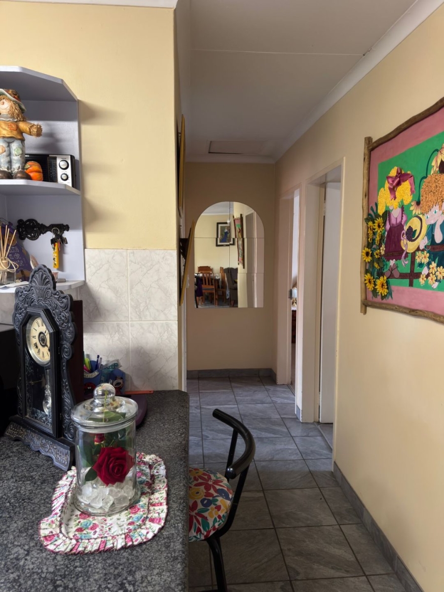 3 Bedroom Property for Sale in Die Hoewes Gauteng