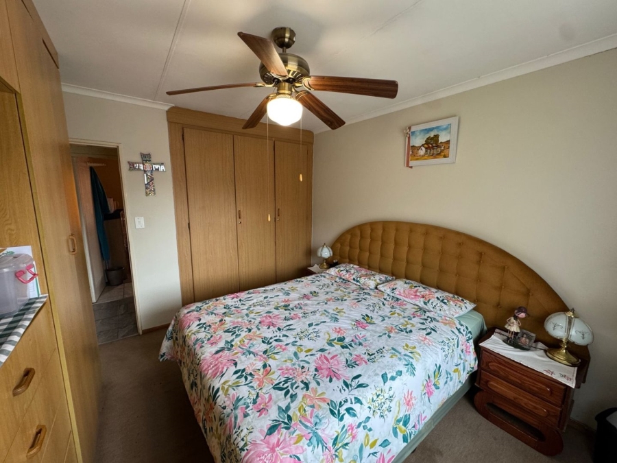 3 Bedroom Property for Sale in Die Hoewes Gauteng