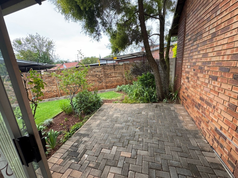 3 Bedroom Property for Sale in Die Hoewes Gauteng