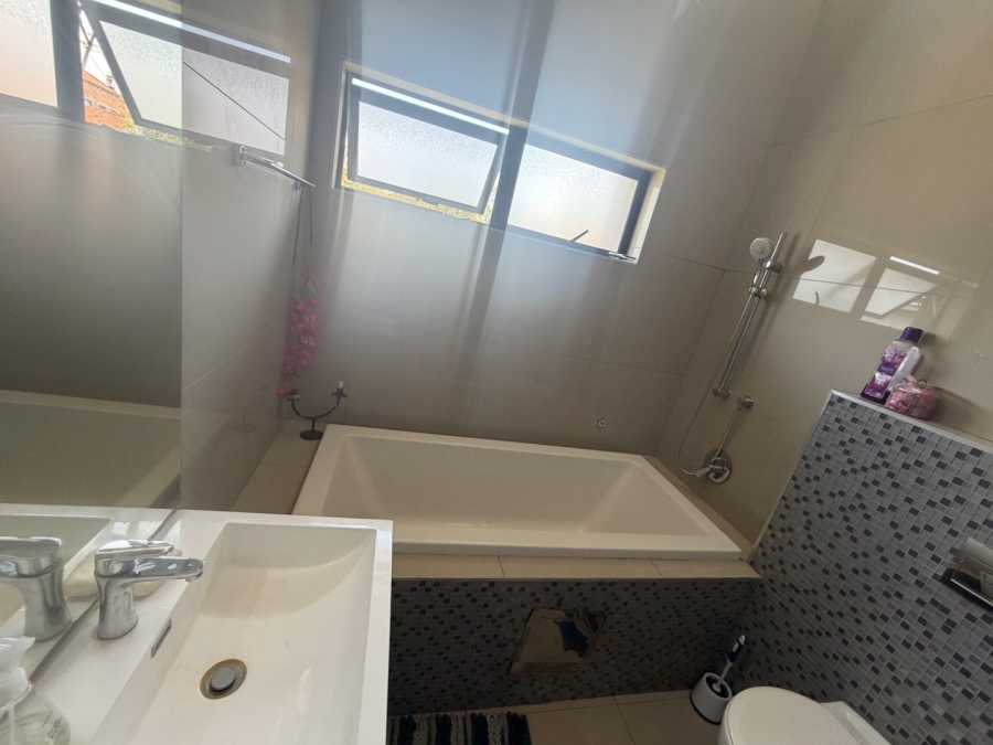 2 Bedroom Property for Sale in Equestria Gauteng