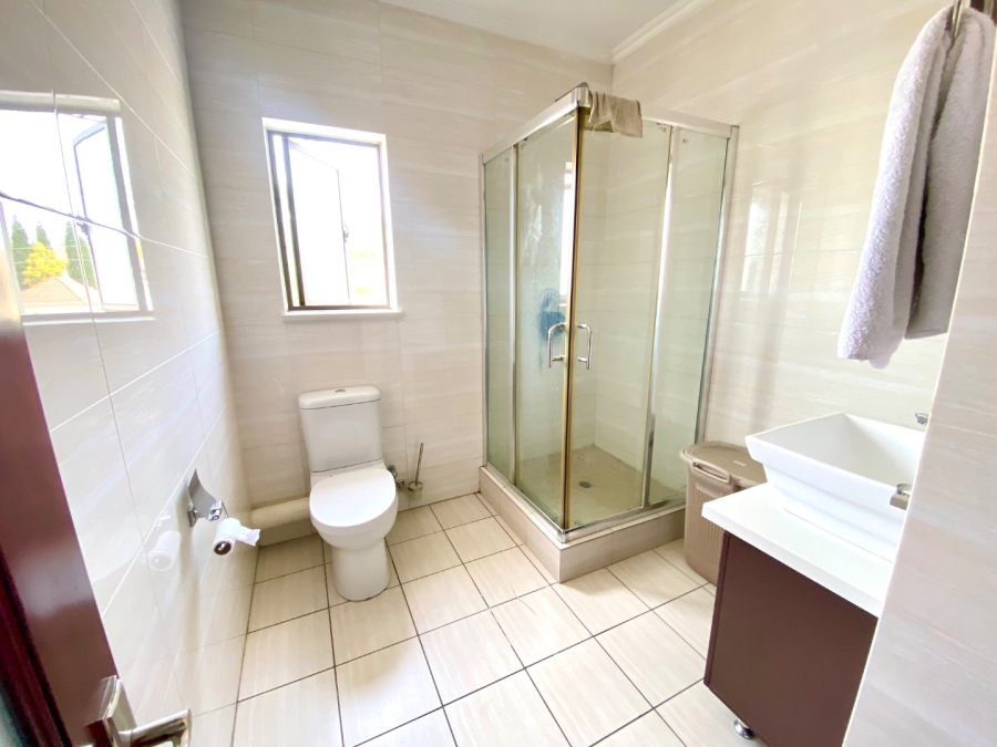 2 Bedroom Property for Sale in Blue Hills Gauteng